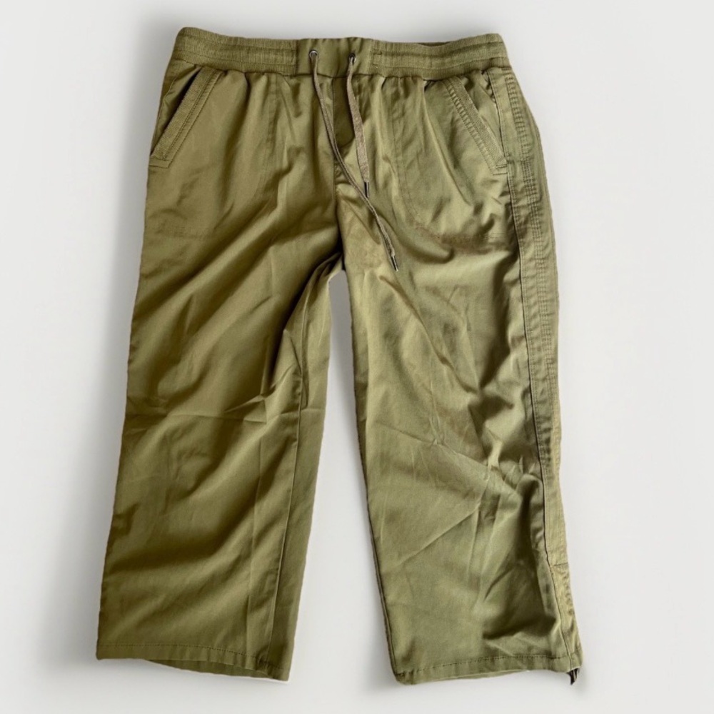 Attyre Woman Pants size 12 Olive Green Polyester Pull on Drawstring Ruched Capri